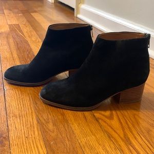 Black Seychelles zip up booties